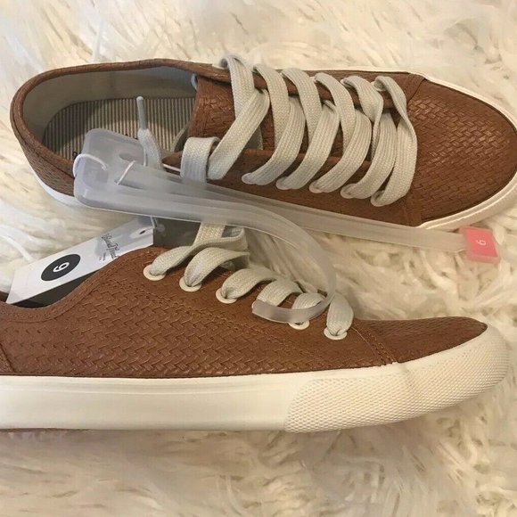 Universal Thread Cognac Tennis Shoe/Sneakers - Picture 4 of 13